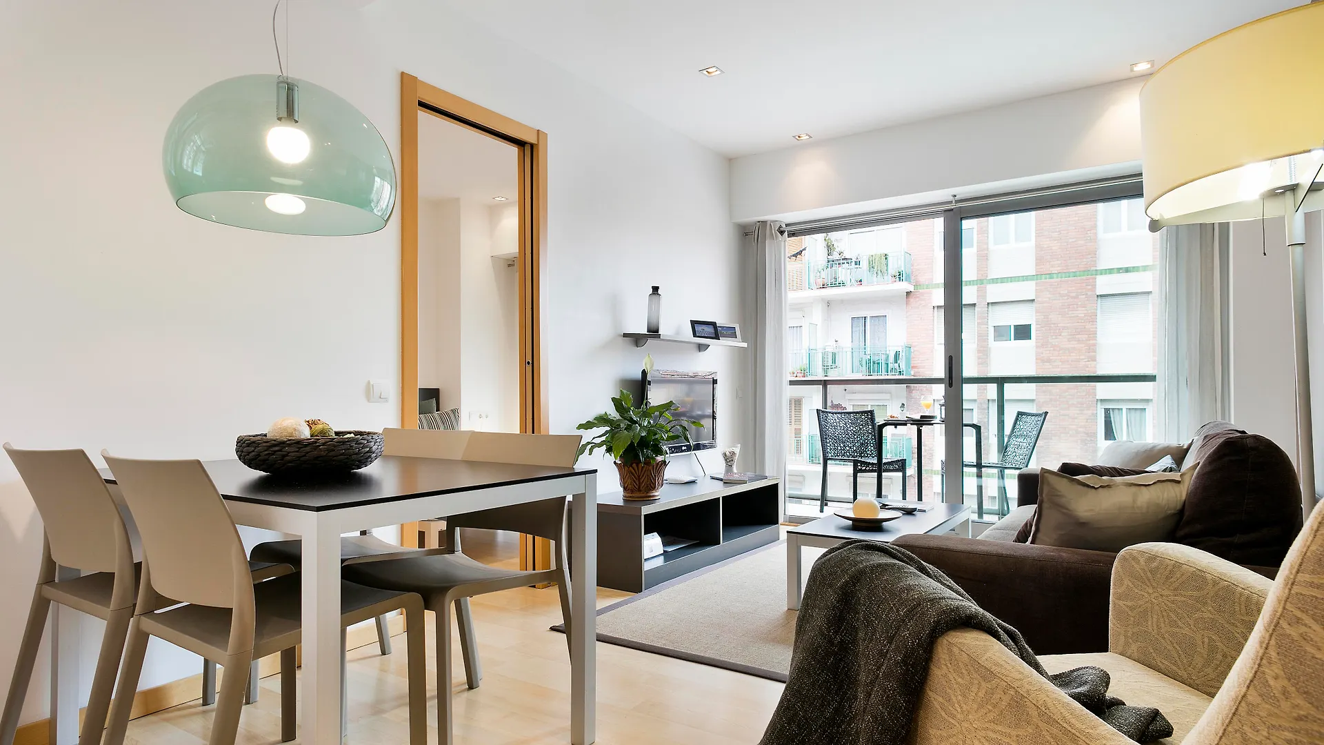 ברצלונה Lugaris Rambla Apartments ספרד
